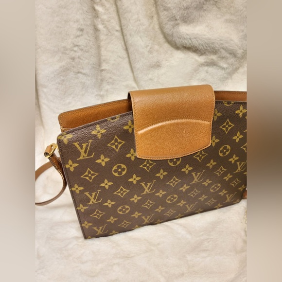 Authentic Louis Vuitton Courcelles shoulder bag - Picture 15 of 16